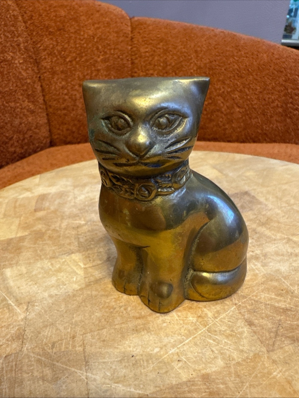 Vintage Brass Kitty Cat Paperweight Figurine Statue Floral Flower Necklace 4.5"